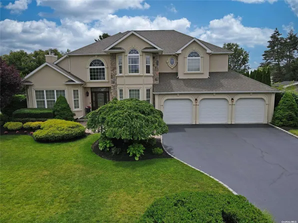 33 Island Trail, Mount Sinai, NY 11766