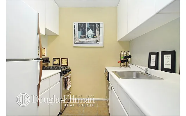 Rented by Douglas Elliman | media 33
