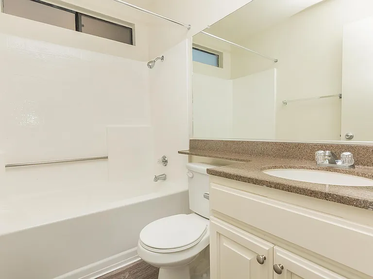 Emerald Court Apartment Homes — Photo 40