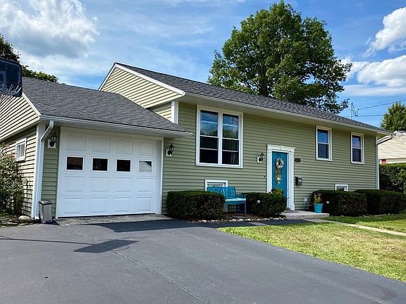 3rd image of 209 Scott Ln