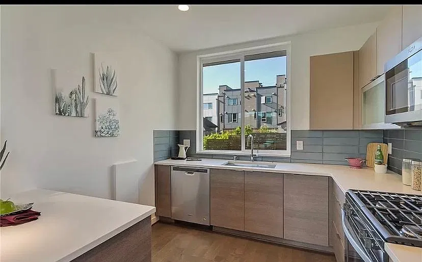 2414 S Plum St — Photo 4