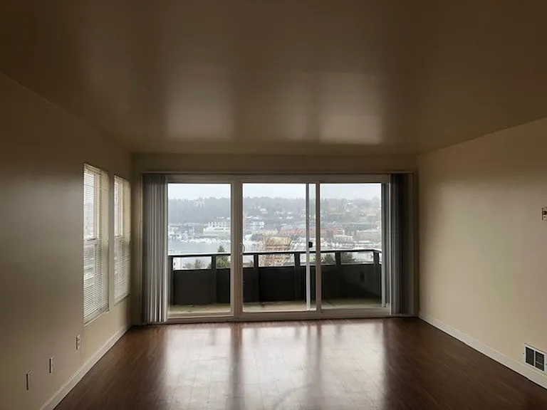 Galleon Apartments — Photo 4