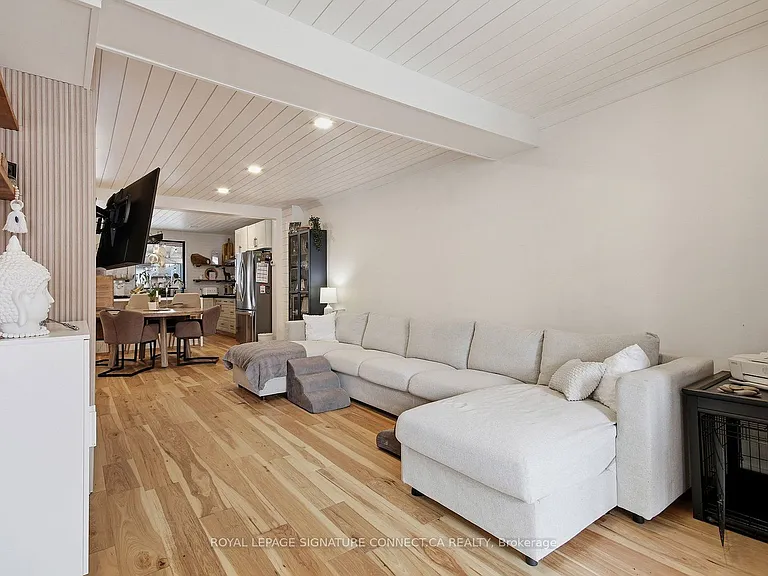 18 Harlton Cres #MAIN — Photo 6