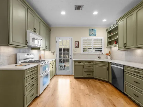 2242 Gemini St, Houston, TX 77058