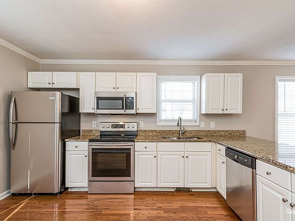 4th image of 2841 Glastonbury Rd