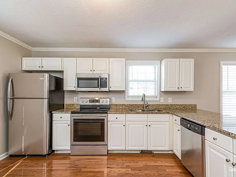 2841 Glastonbury Rd — Photo 4