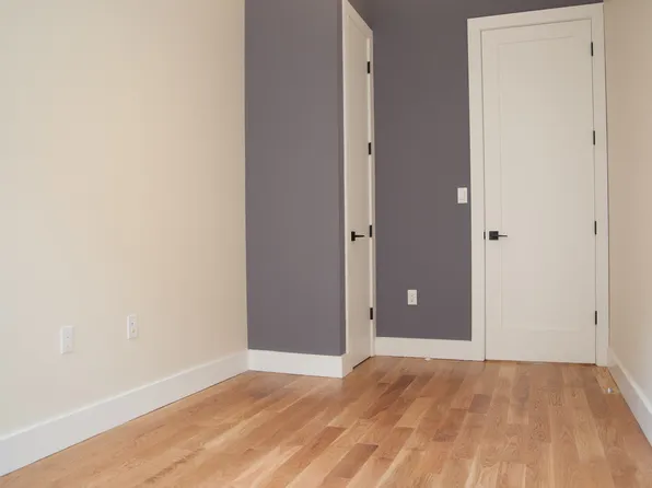 1426 De Kalb Avenue image 2 of 40