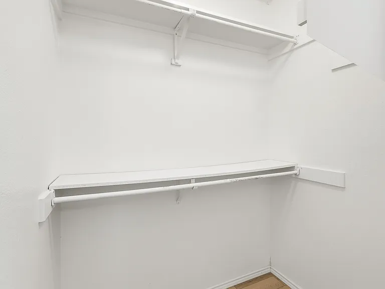 1004 Greenbend Dr — Photo 12