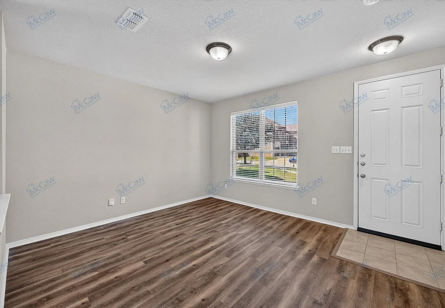 3 bed, 2.5 bath, 2655 sqft, $2,600 — Photo 2