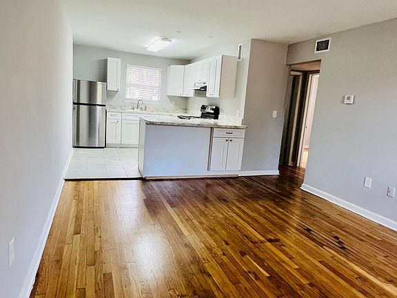 3rd image of 3337 Drew St APT 3