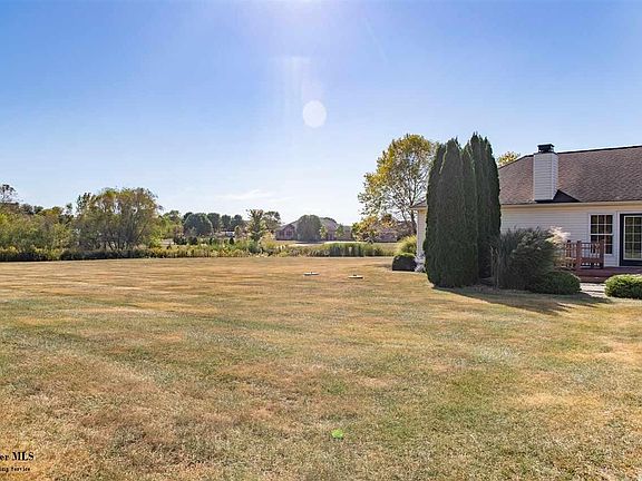 4th image of 4494 Meadowgrove Dr