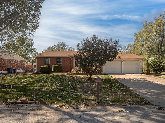 2nd image of 4 Iris Ave