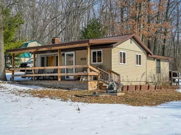 4712 Poplar Dr, Harrison, MI 48625