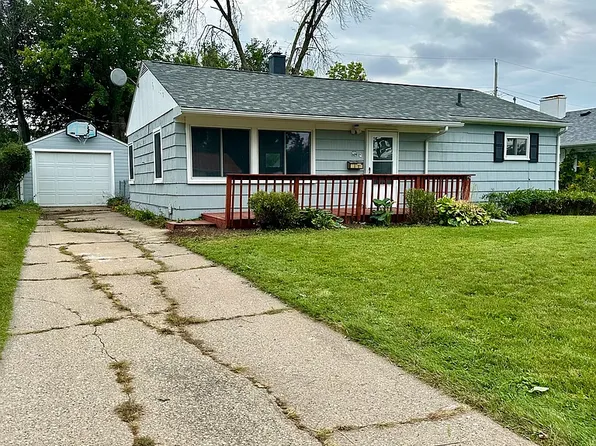 1609 Richmond Rd NE, Cedar Rapids, IA 52402