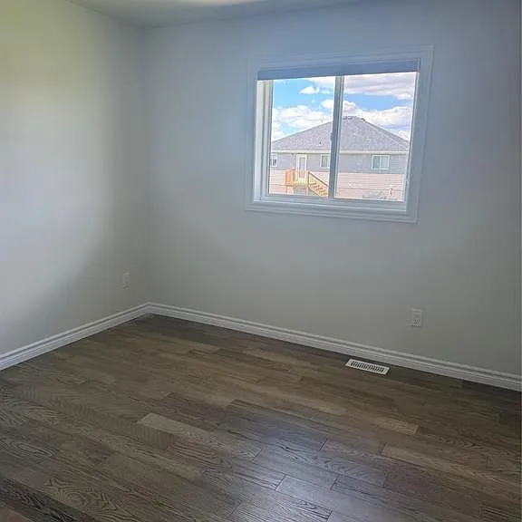394 Hemlock Ln #UPPER — Photo 9