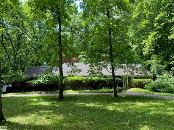 5100 Deep Wood Rd, Bloomfield Hills, MI 48302