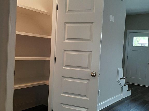 5th image of 555 Gresham Ln #6B