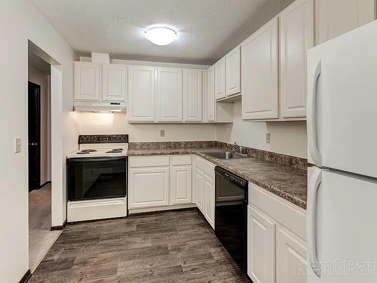 Woodmere Apartments — Photo 10