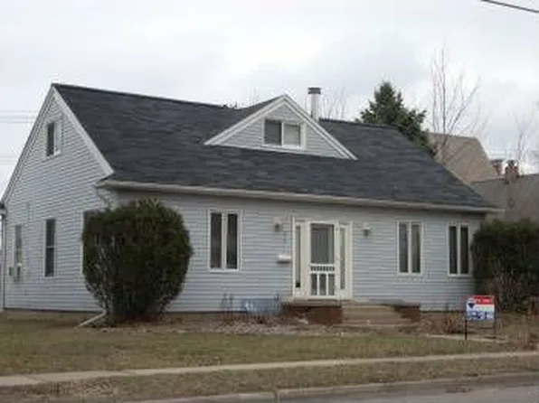 212 W Sibley St, Howell, MI 48843
