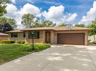 3615 Clearview Dr, Cedar Falls, IA 50613