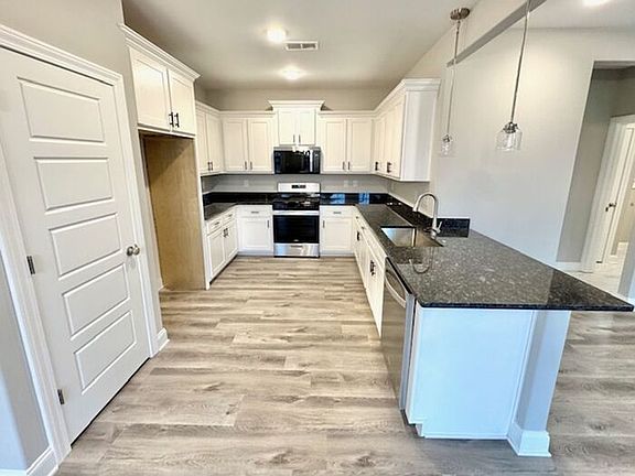5th image of 580 Rosalie Woods Dr