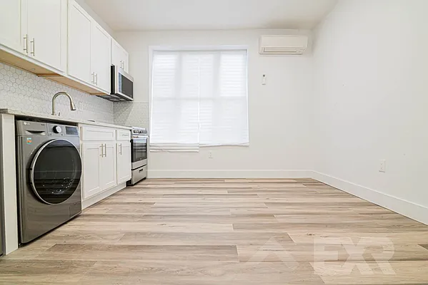 Rented by EXR | media 2