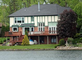 1768 Mackwood Rd, Rochester Hills, MI 48307