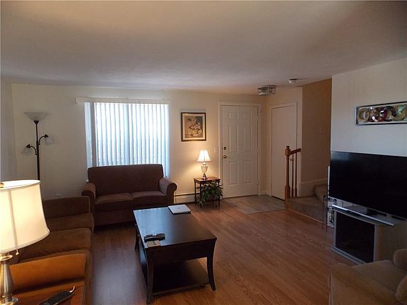 3rd image of 60 Hawthorne Pl
