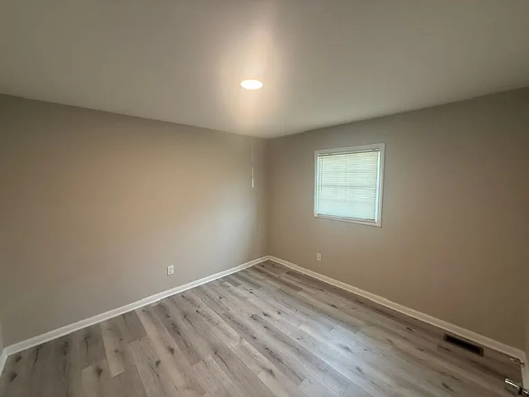 100-114 Ivey Rd — Photo 13