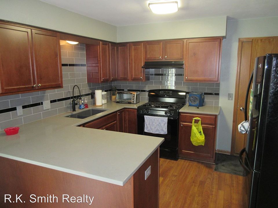 2nd image of 1006 Summerhill Dr