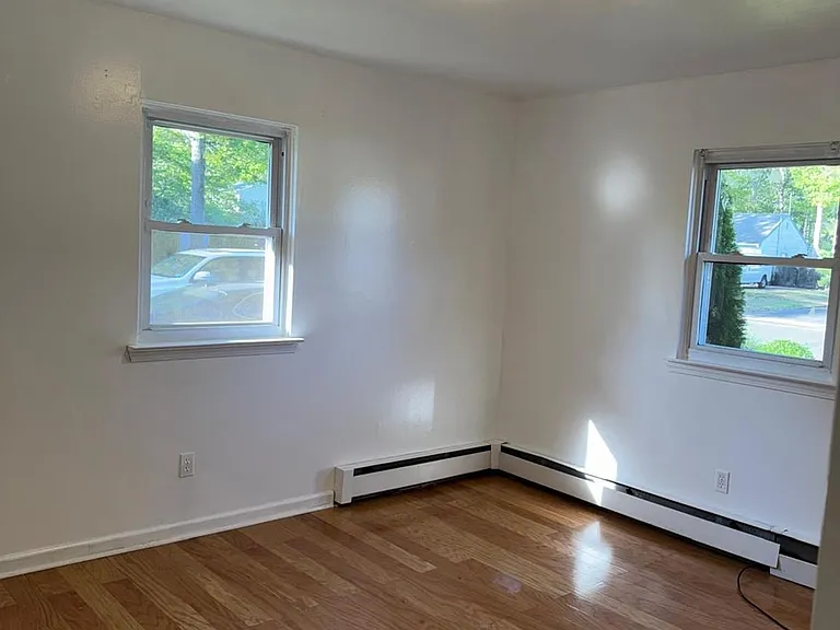 35 Auborn Ave — Photo 7