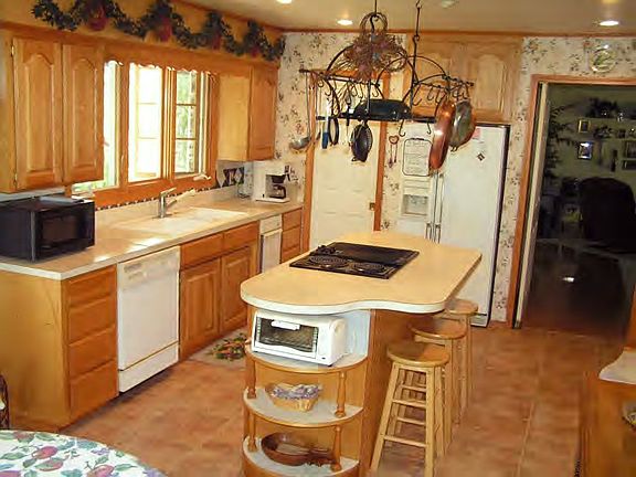 2nd image of 664 Bayview Cir