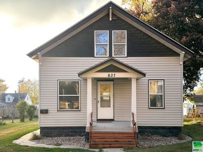 637 1st Ave NE, Sioux Center, IA, 51250