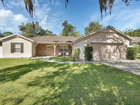 327 Stonebridge Ln, Orange City, FL 32763