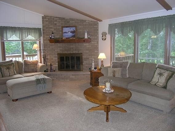 2nd image of 1033 E Queens Way