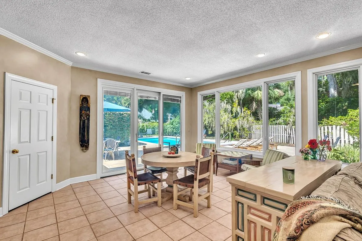 3 bed, 2.5 bath, 3207 sqft, $4,950 — Photo 2