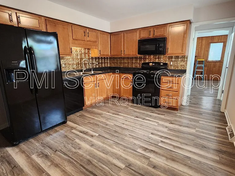 229 Hickory St — Photo 2