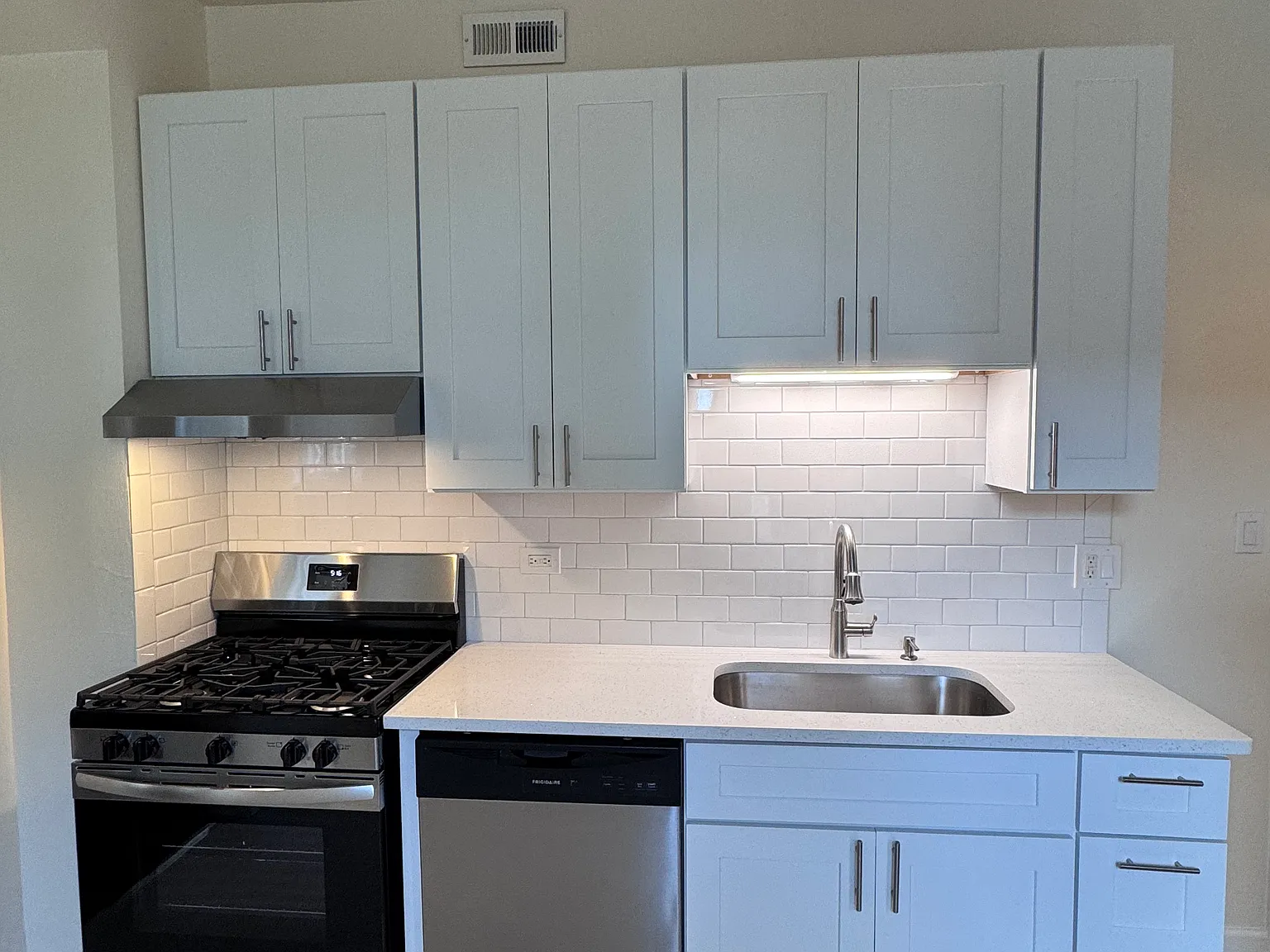 3 bed, 1700 sqft, $2,450 — Photo 1