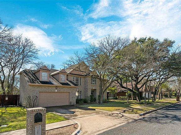 3rd image of 10111 Pinehurst Dr