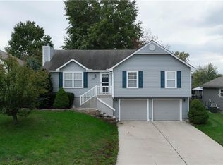 2104 NE Wyndham Pl, Blue Springs, MO 64029