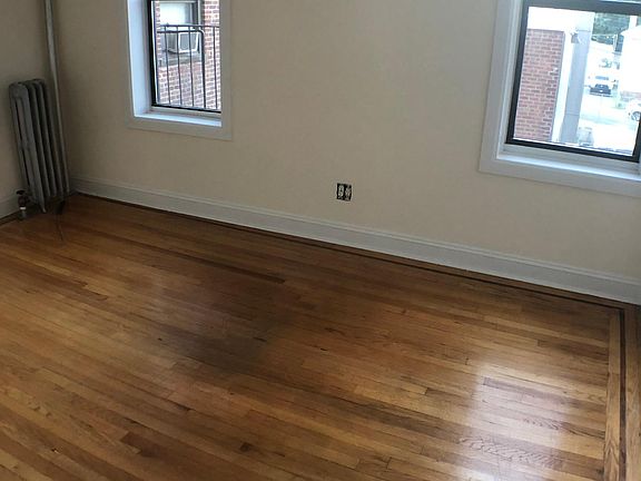 3rd image of 305 E 236th St #4