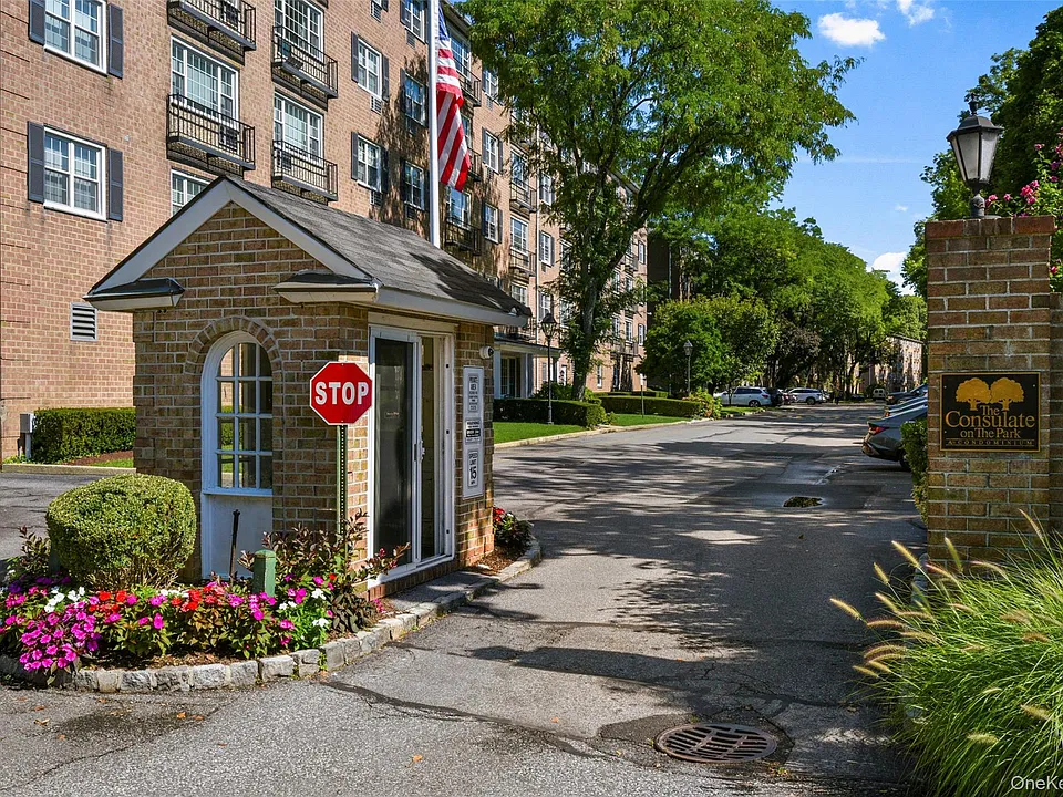 1 Consulate Dr #3F