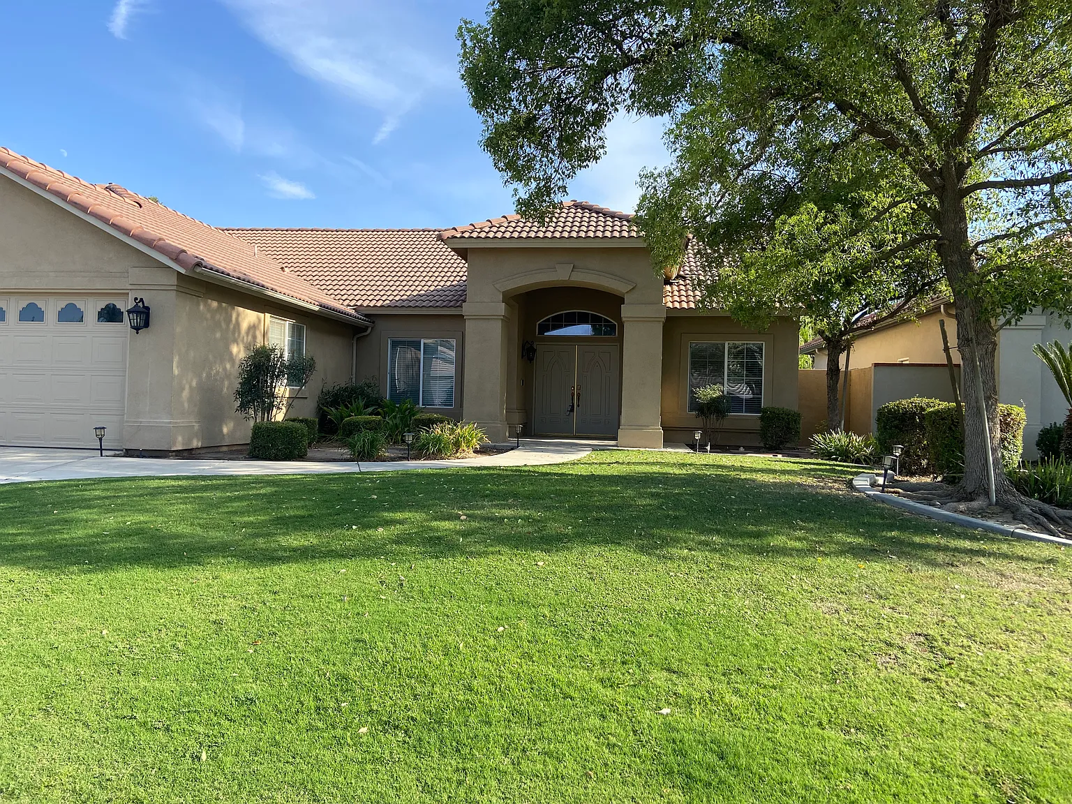 3 bed, 2043 sqft, $3,200 — Photo 1