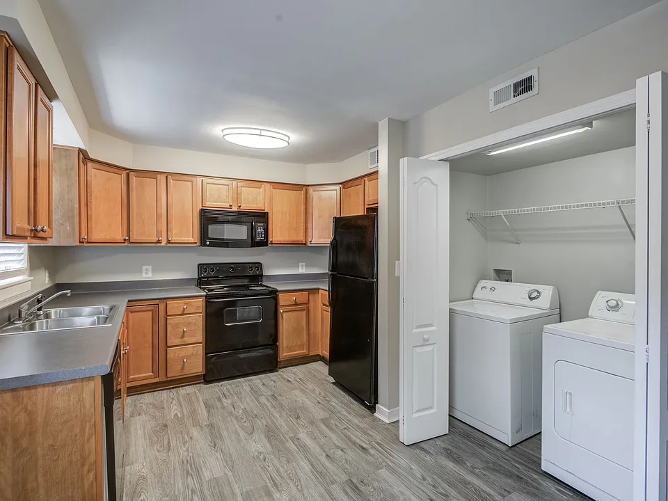 Maple Bay Apartment Townhomes