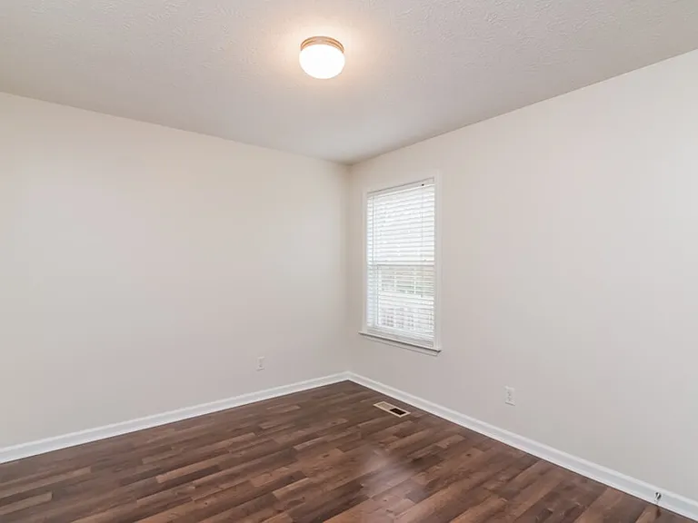 1907 Stoney Meadow Dr — Photo 8