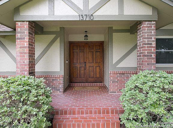3rd image of 13710 Pebble Oak Dr