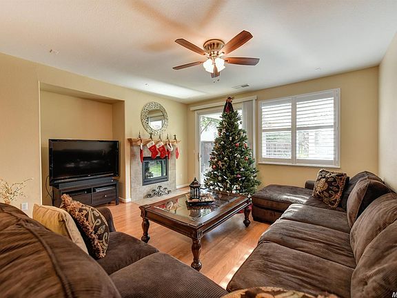 5th image of 7147 Claremont Cir