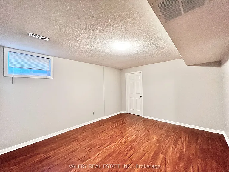 66 Bonacres Ave #LOWER — Photo 5