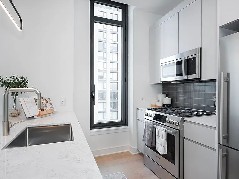 8 Court Sq #18C — Photo 3