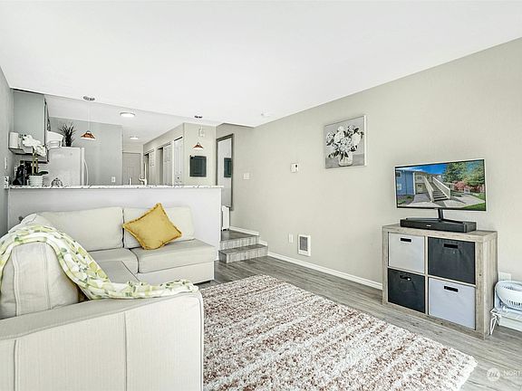 5th image of 9484 Redmond-Woodinville Road NE #C301